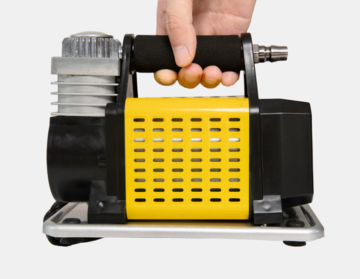 Inflador de neumáticos portátiles de automóviles de metal DC12V con manómetro y manguera de presión metálica