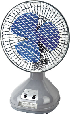 Un buen precio. Ventilador de plata y azul del coche de metal recargable y Standable en línea