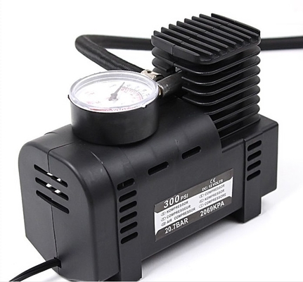 Un buen precio. Peso 0,8 kilogramos del coche de bomba de aire portátil DC 12V 250 PSI de presión con el reloj en línea